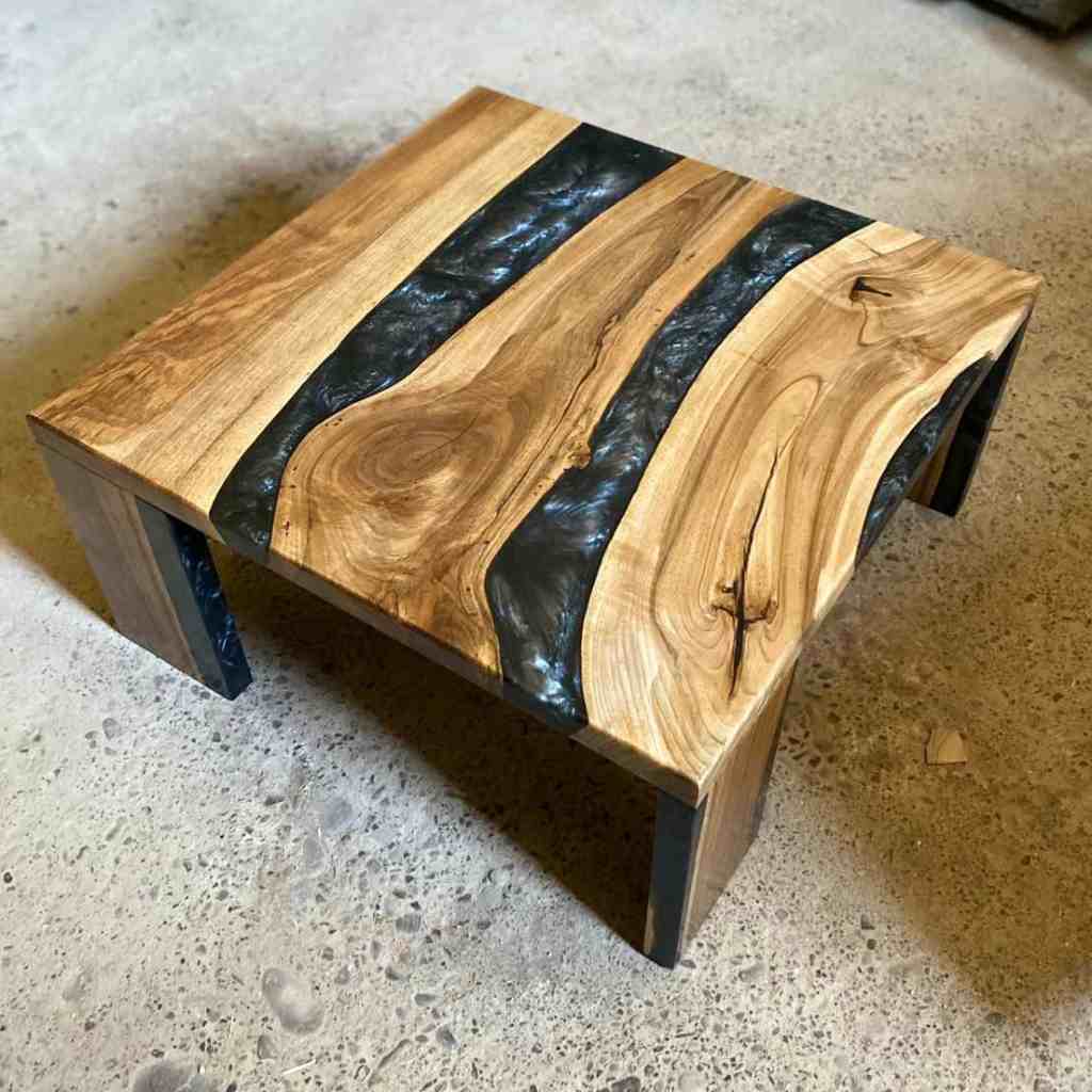 Table en epoxy noir