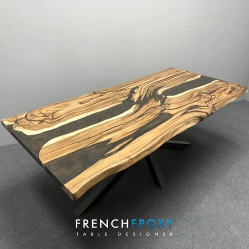 Table en noyer et resine epoxy bronze TM.NB .49.6