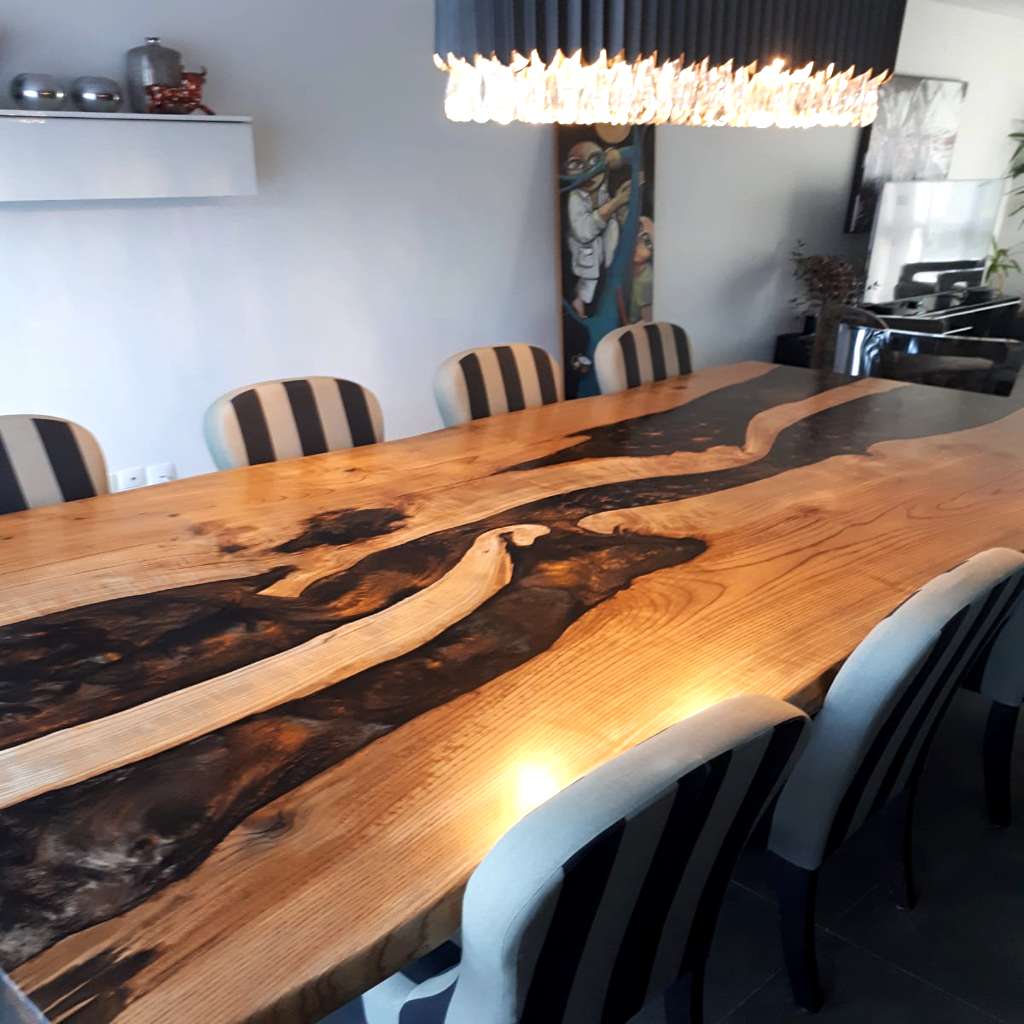 Table en bois massif noyer et résine epoxy noir métallique