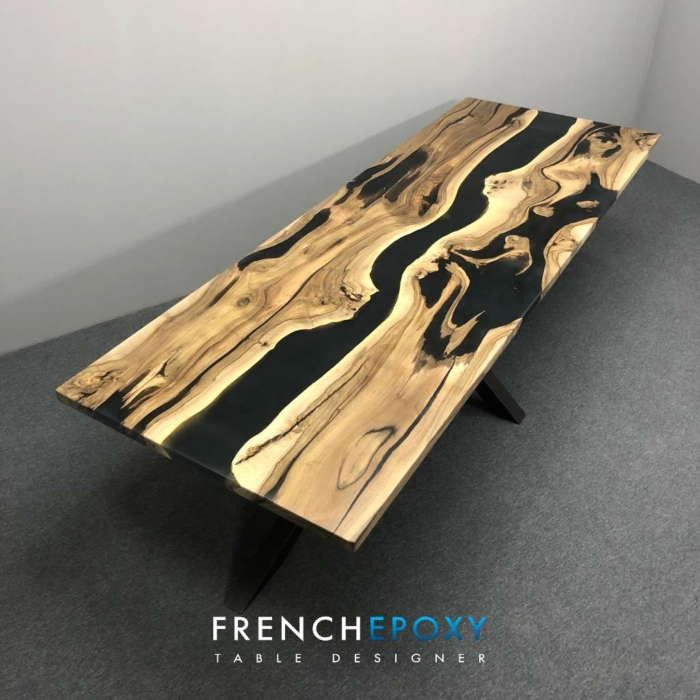 Table en bois noyer et resin noire TM.NB .30.1 Frenchepoxy 1
