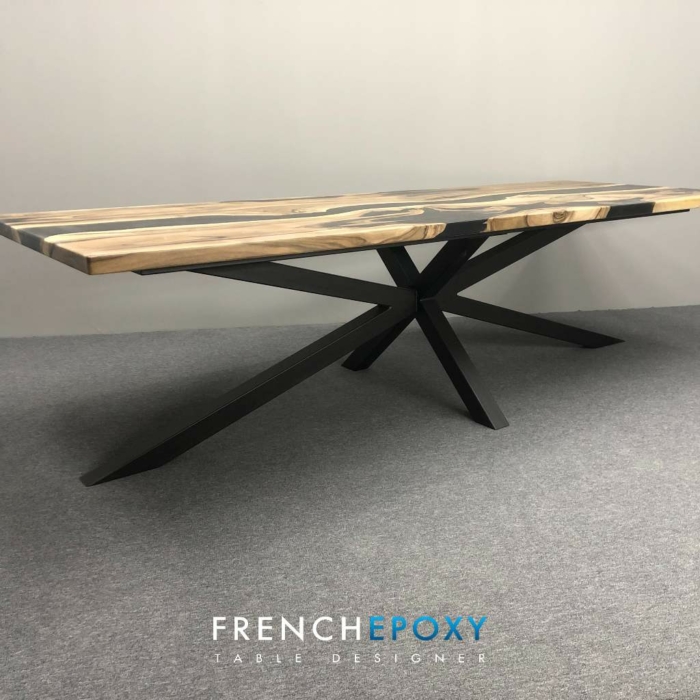 Table en bois noyer et resin noire TM.NB .30.7 Frenchepoxy 1