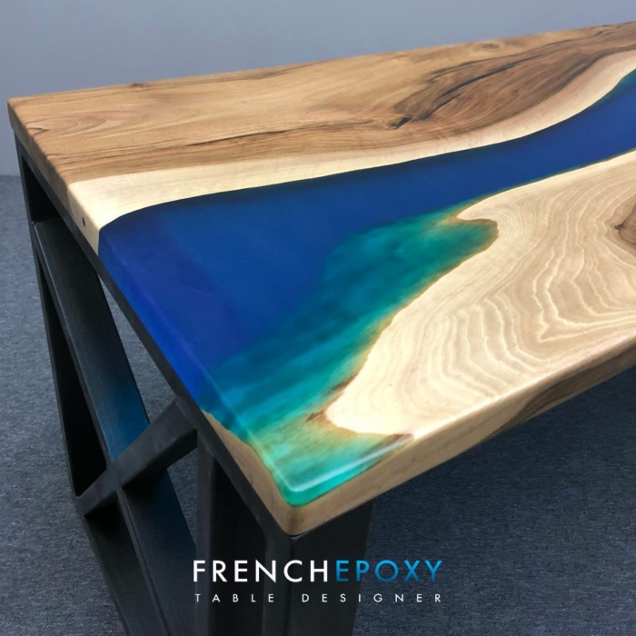 Table bureau en bois et resin bleue TB.NB .31.4 Frenchepoxy 1