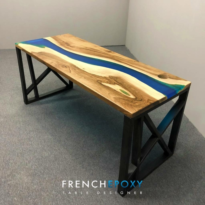 Table bureau en bois et resin bleue TB.NB .31.5 Frenchepoxy 1