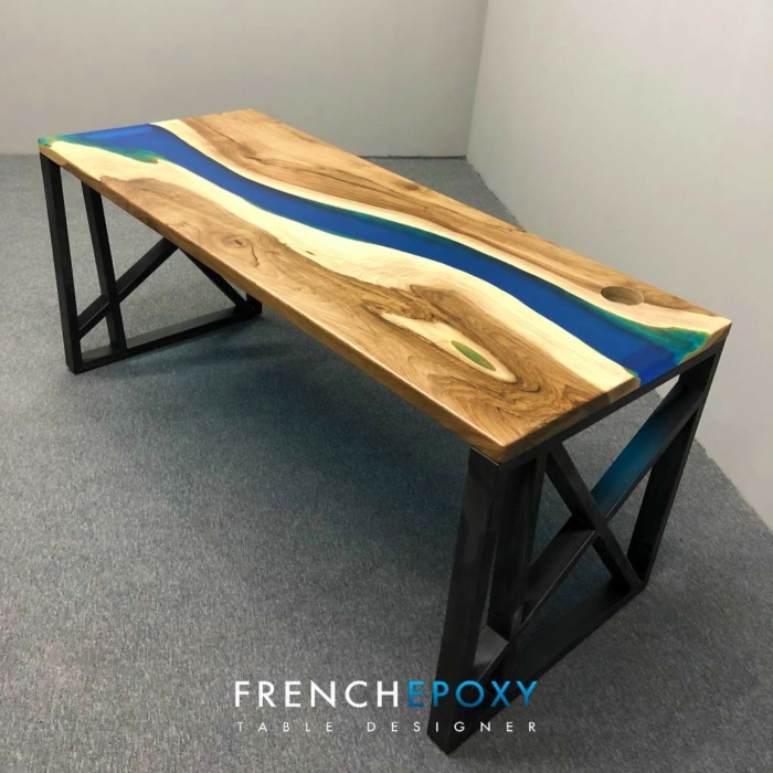 Table bureau en bois et resin bleue TB.NB .31.7