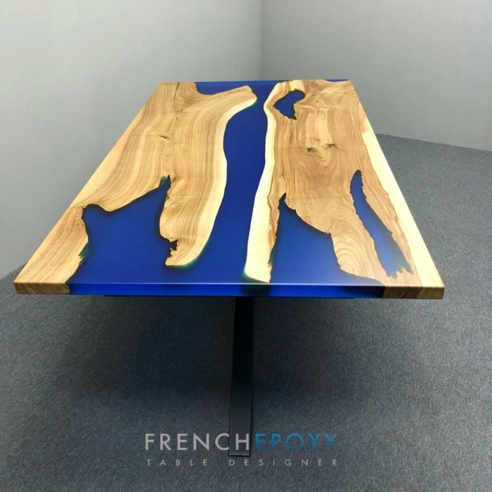 Table en resine epoxy bleue et noyer TM.NB .36.2 1