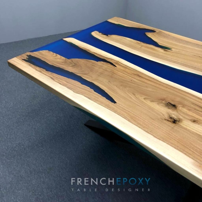 Table en resine epoxy bleue et noyer TM.NB .36.5 1
