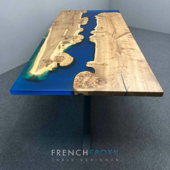 Table en resine epoxy bleue et orme TM.OB .38.2