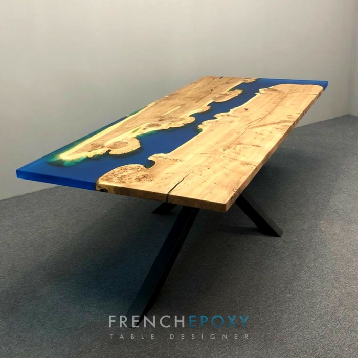 Table en resine epoxy bleue et orme TM.OB .38.4