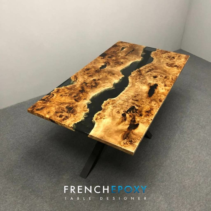 Table en resine epoxy bois massif TM.PN .44.4