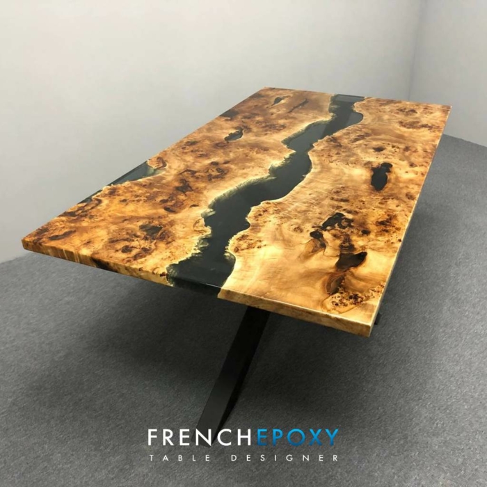 Table en resine epoxy bois massif TM.PN .44.6