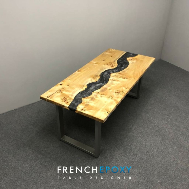 Table rivière en Peuplier et résine époxy grise métallisée