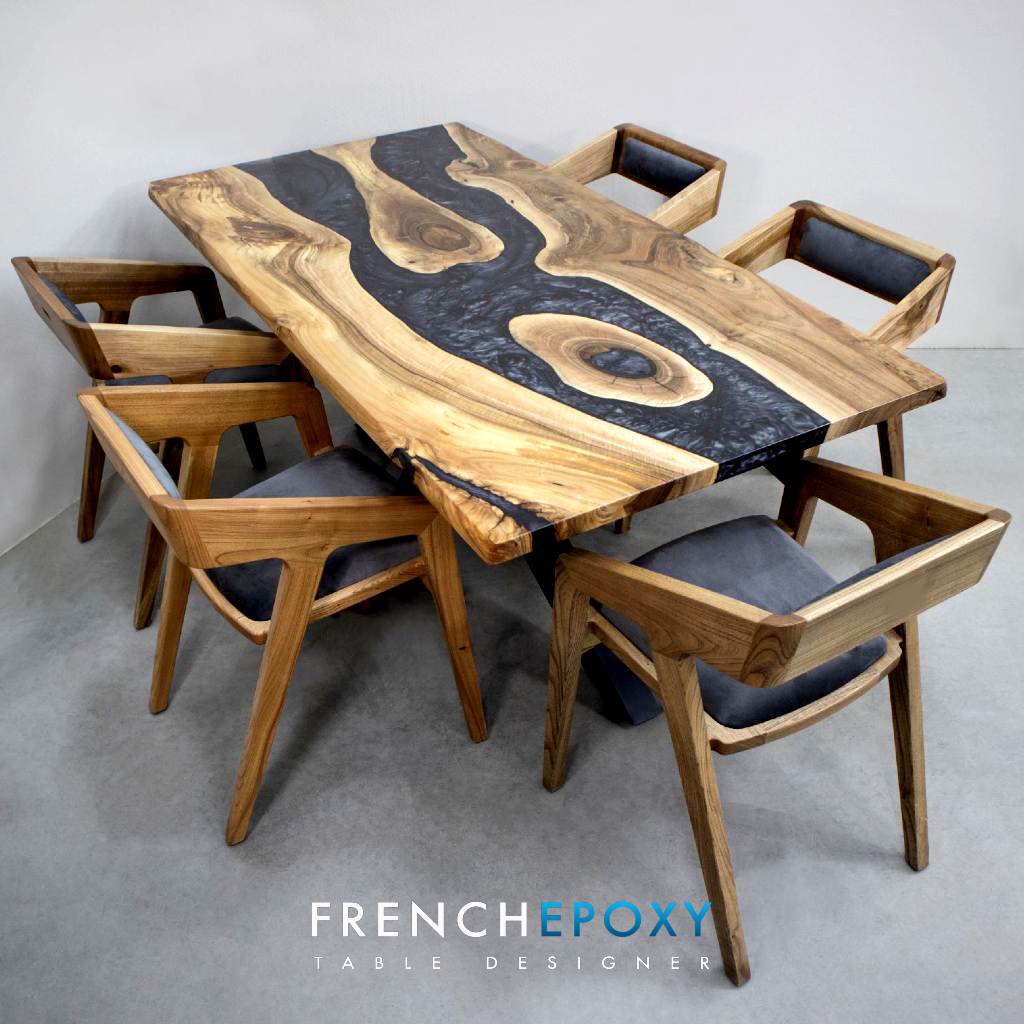 Table a manger en Noyer avec les chaises en bois et velours TM.NN .51.3jpg