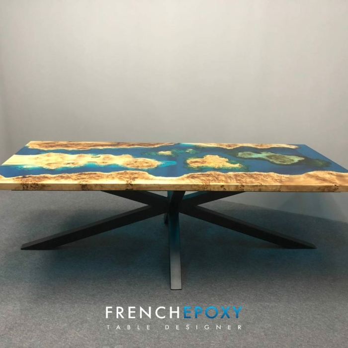 Table en peuplier et resine epoxy bleue TM.PB .48.5