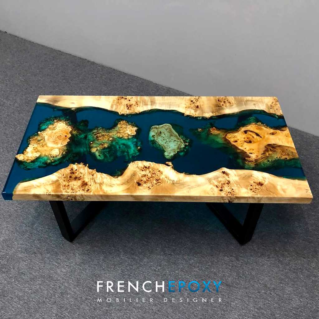 Table basse originale en résine turquoise