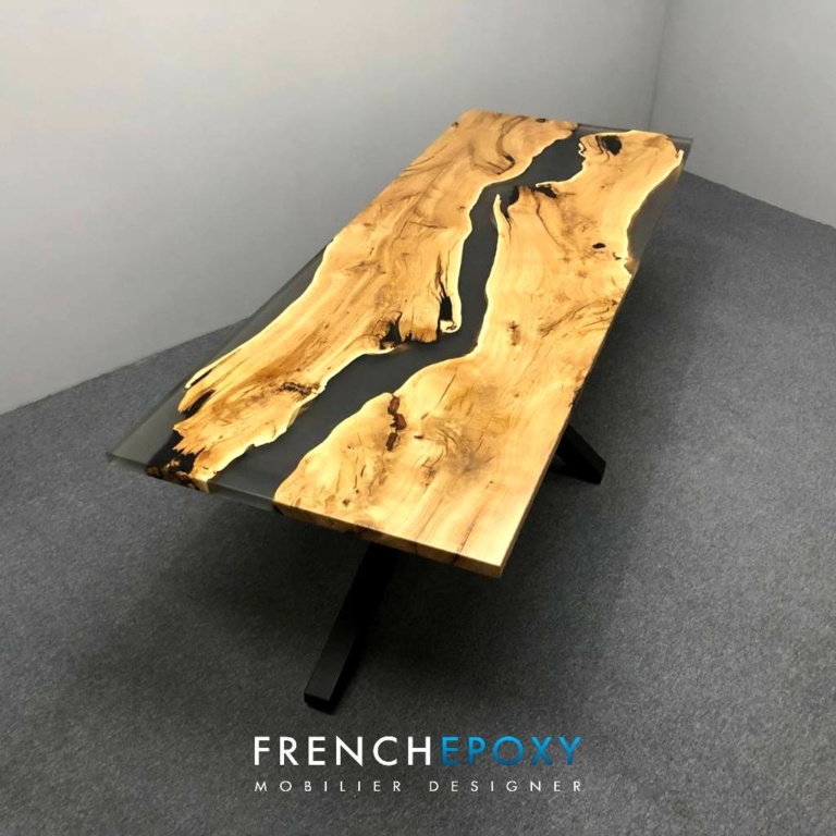 Table resine noir transparent en bois massif Loupe de chêne