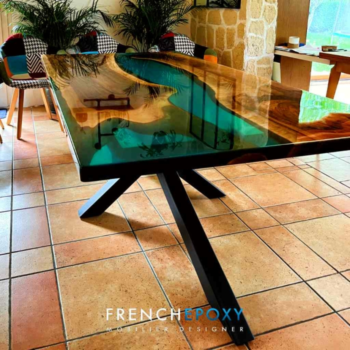 Table resine vert transparent en bois massif TM.NV .59.2
