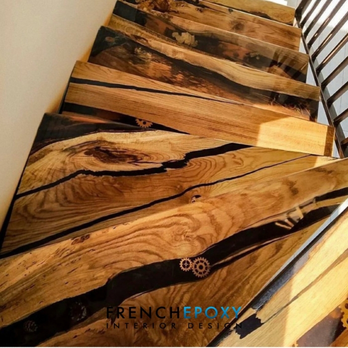 escalier en bois massif et résine epoxy