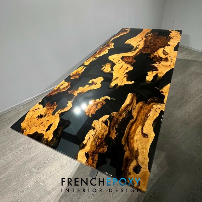 Table en olivier et resine epoxy noire transparente TM.ON .66.3