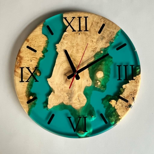 Horloge en résine epoxy et bois massif