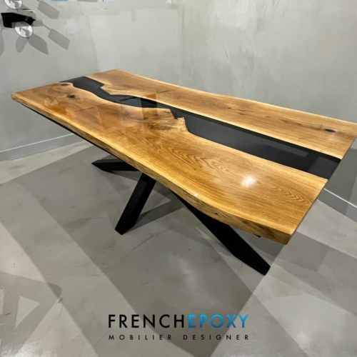 Table rivière epoxy en chêne