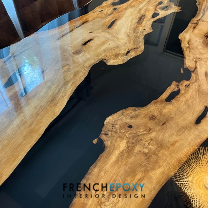 Table en Olivier et Résine Époxy Noire – Image 5