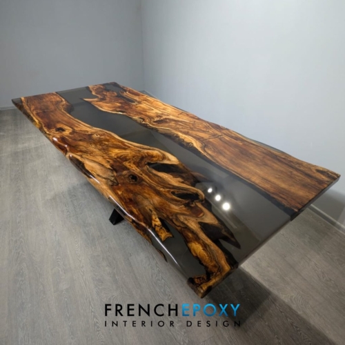 Table Rivière en Bois Massif et Résine Époxy Noire