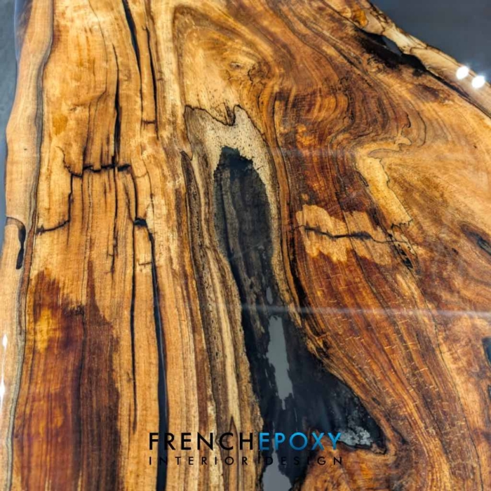 Table Rivière en Bois Massif et Résine Époxy Noire - Paris – Image 3