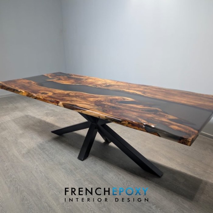 Table Rivière en Bois Massif et Résine Époxy Noire