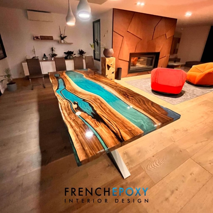 Table rivière en bois massif et résine époxy – Mobilier design haut de gamme – Image 4