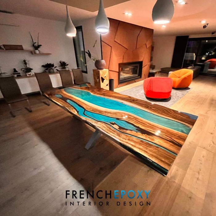 Table rivière en bois massif et résine époxy – Mobilier design haut de gamme – Image 3