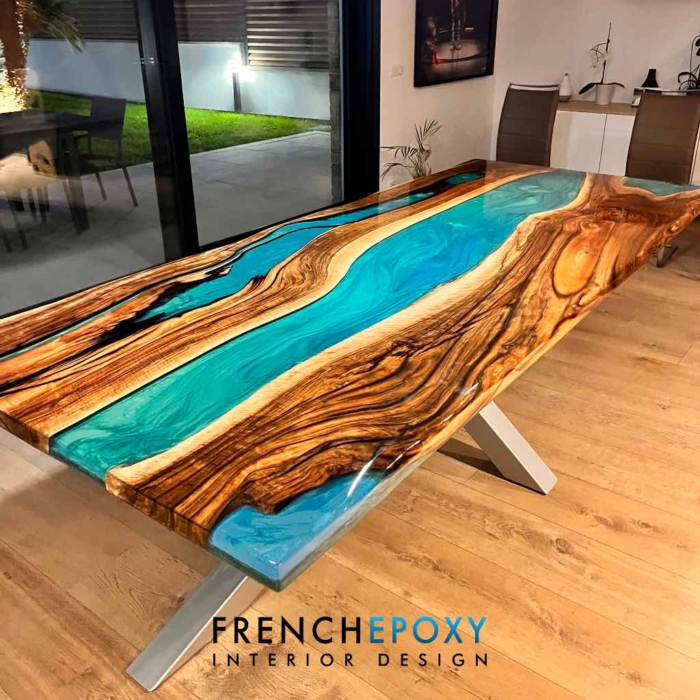 Table rivière en bois massif et résine epoxy