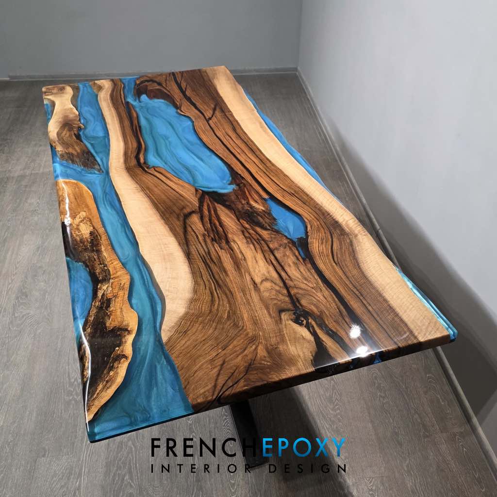Table en résine époxy bleue & bois massif – Paris 2 Table en résine epoxy bleue