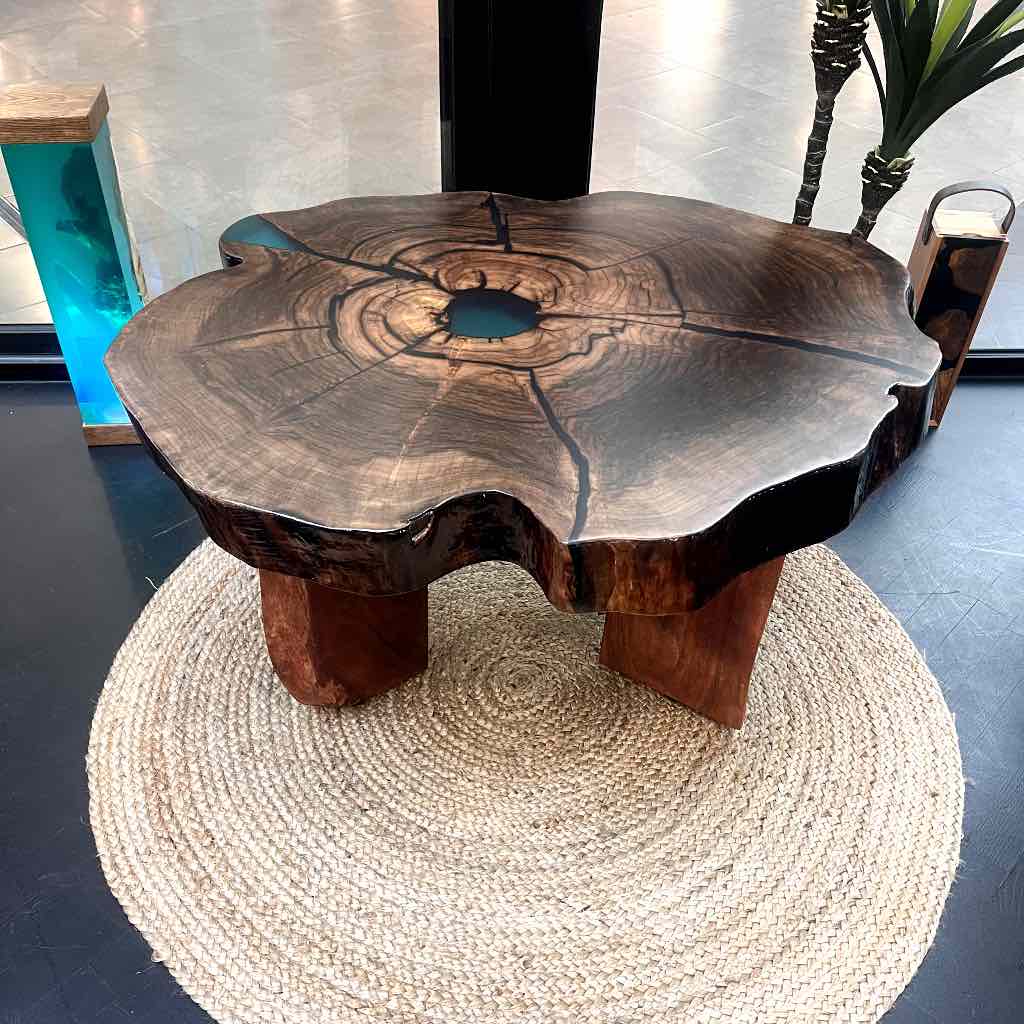Table basse en résine époxy et bois massif – pièce unique sur mesure 3 Table basse en résine époxy et bois massif – pièce unique sur mesure – Image 3
