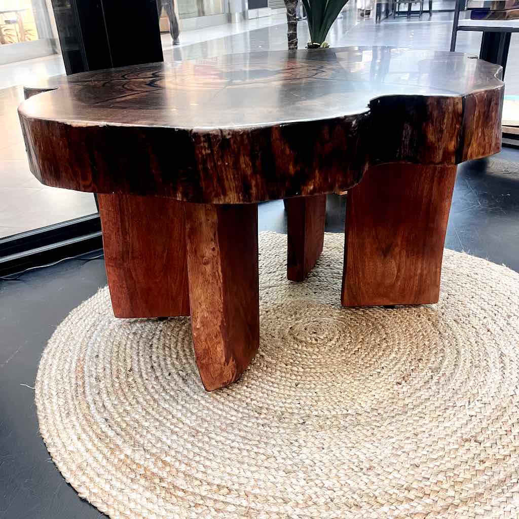 Table basse en résine époxy et bois massif – pièce unique sur mesure 4 Table basse en résine époxy et bois massif – pièce unique sur mesure – Image 4