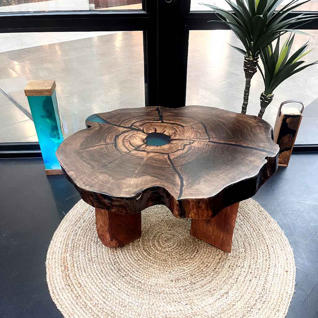 Table basse en résine époxy et bois massif